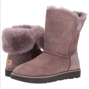 UGG Women’s Classic Cuff Short Winter Boot